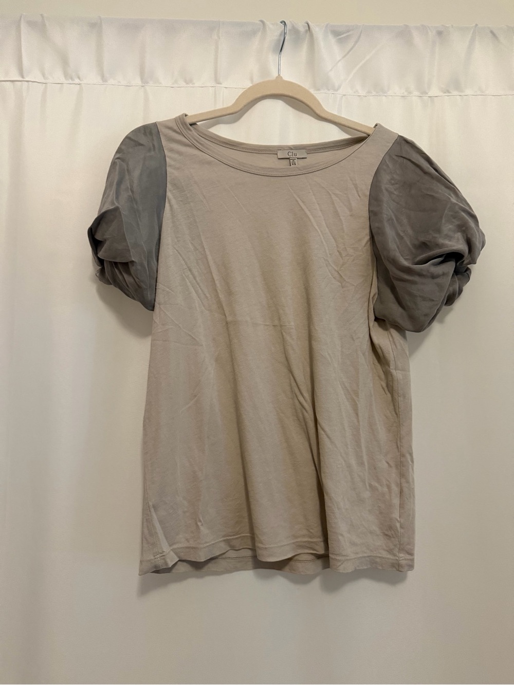 Chic Puff-Sleeve Women's Top in Taupe and Gray Clu Women’s Size XS
